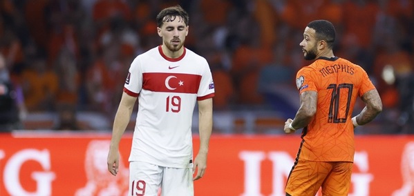 Foto: Smerig moment Kökçü bij Oranje-Turkije gaat viral (?)