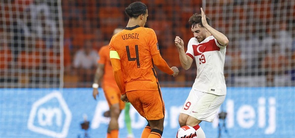 Foto: Amusant gesprek tussen Klopp en Van Dijk na schrikmoment bij Oranje