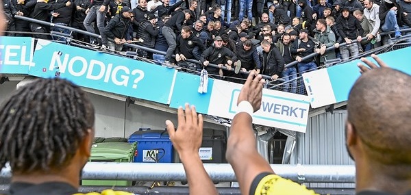Foto: ‘Vitesse-fans ontsnappen aan dodelijk drama’