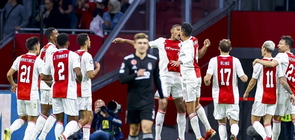Foto: Ajax begint met zes wijzigingen aan duel met Besiktas