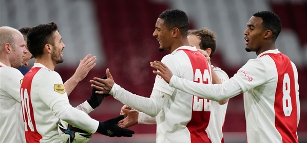 Foto: ‘Ajax met opvallende opstelling’