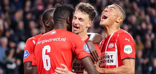 Foto: Kijkers PSV – Utrecht gaan los: “Wat is híj slecht”