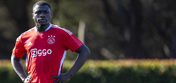 Foto: ‘Ajax uitsluiten van competitie!’