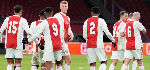Foto: Ajax-fans trekken keiharde conclusie: “Miskoop”