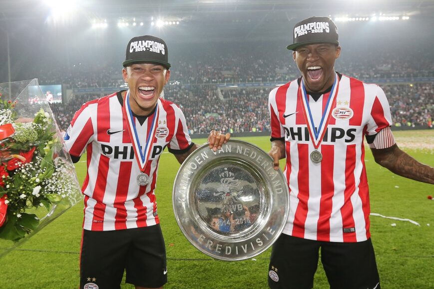 Memphis Depay en Georginio Wijnaldum met de Eredivisie-schaal