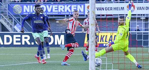 Foto: PSV slaat pas na rode kaart Sparta toe