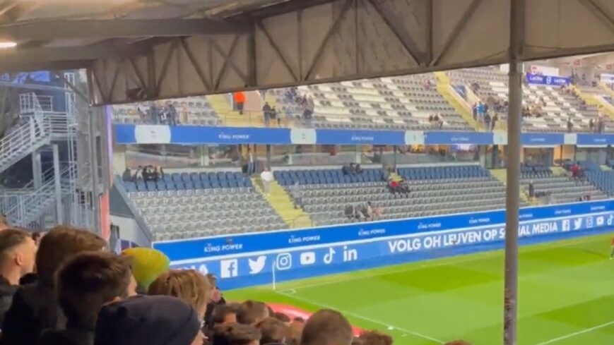 Foto: Antwerp-fans tonen grote penis, zingen over Overmars (?)
