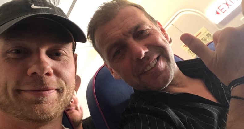 Foto: Bijzondere ‘oer-Feyenoorder’ in vliegtuig naar Tirana gespot