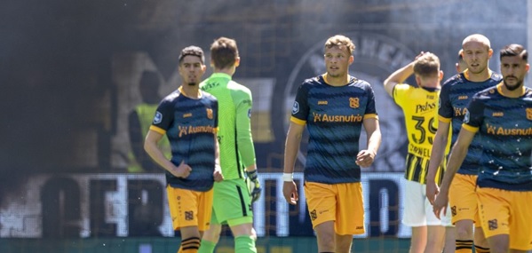 Foto: Wéér duel Vitesse stilgelegd door misdragende fans