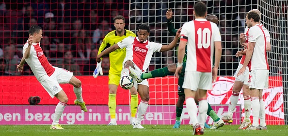 Foto: United-fans woedend na ‘naaistreek’ bij Ajax-transfer
