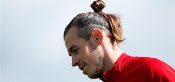 ‘Wales, Golf, Madrid’: Bale gaat helemaal los bij eerste hole-in-one