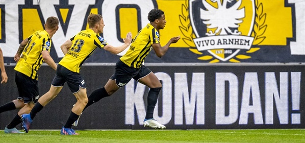 Foto: Vitesse richt zich op en scoort eerste punt