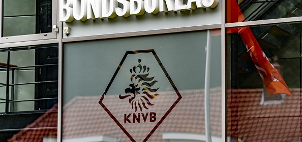 Foto: Keiharde kritiek op KNVB: “Een heel raar signaal”