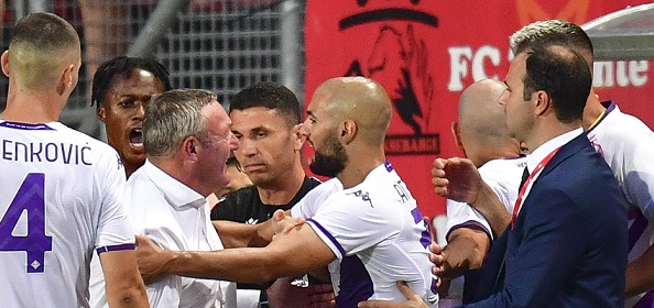 Foto: Na fans richten ook spelers Fiorentina ravage aan