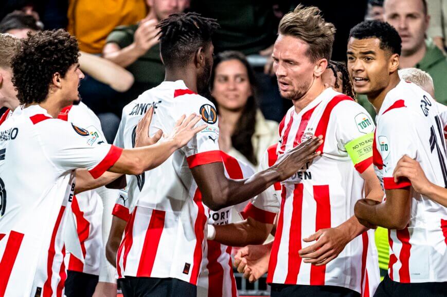 Foto: Engelse media lyrisch over PSV: ‘Masterclass Luuk de Jong’