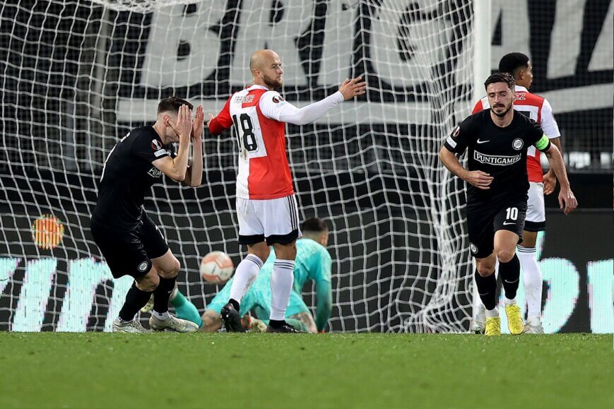 Foto: ‘Feyenoord-supporters door het lint na blamage in Oostenrijk’