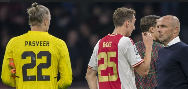 Foto: Telegraaf wijst schuldigen Ajax-blamage aan: ‘Giftige cocktail’