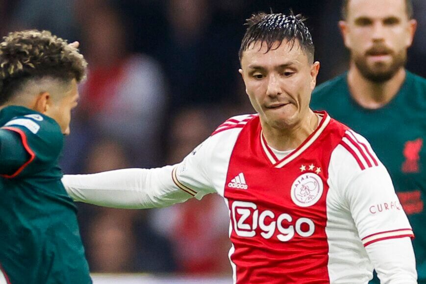 Foto: Ajax mist kansen, krijgt deksel op de neus van Salah