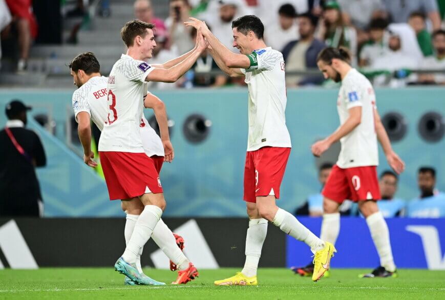 Foto: Lewandowski scoort eerste WK-treffer bij overwinning Polen