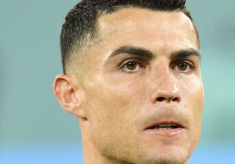 Kippenvel: Ronaldo vecht tegen tranen bij volkslied Portugal