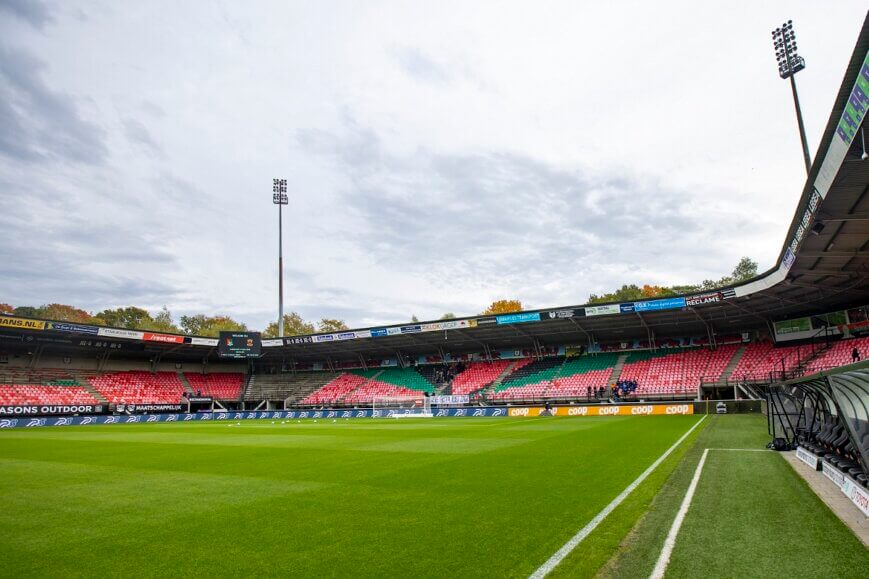 Foto: NEC heet Vitesse-supporters weer welkom in Gelderse derby