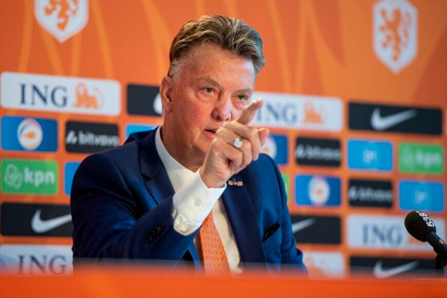 Foto: Van Gaal vertelt buitenlandse pers over WK-kansen Oranje: “We can come an end”