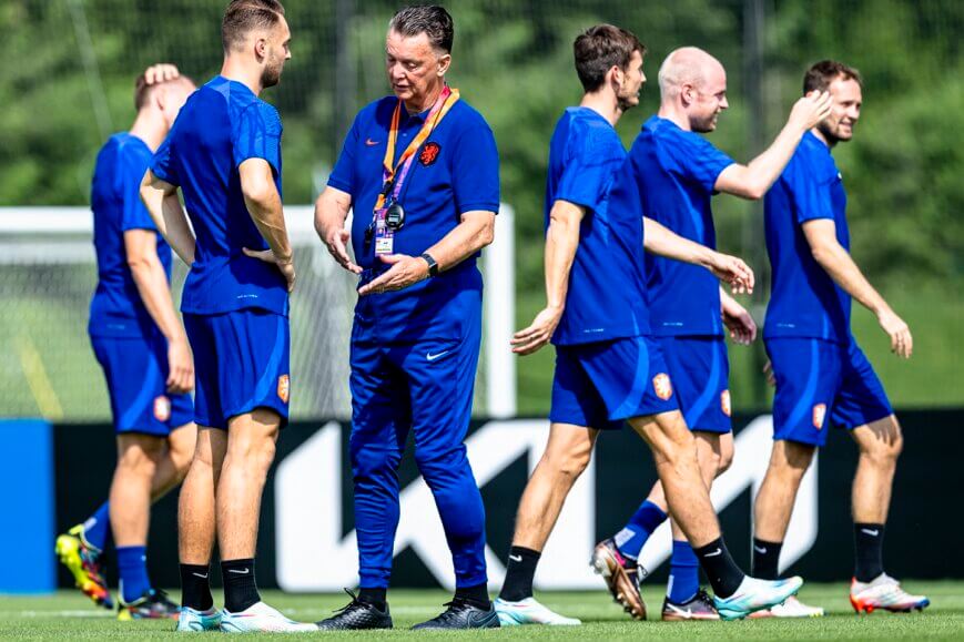 Foto: Vermoedelijke opstelling Oranje: ‘Van Gaal heeft twee verrassingen in petto’