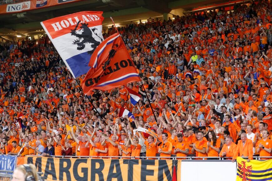 Foto: KNVB stelt Oranje-fans teleur: ‘Sinterklaas gooit roet in het eten’