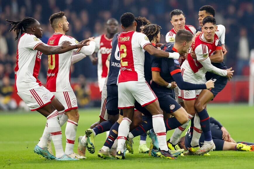 Foto: ‘Suárez-incident na afloop van Ajax-PSV’