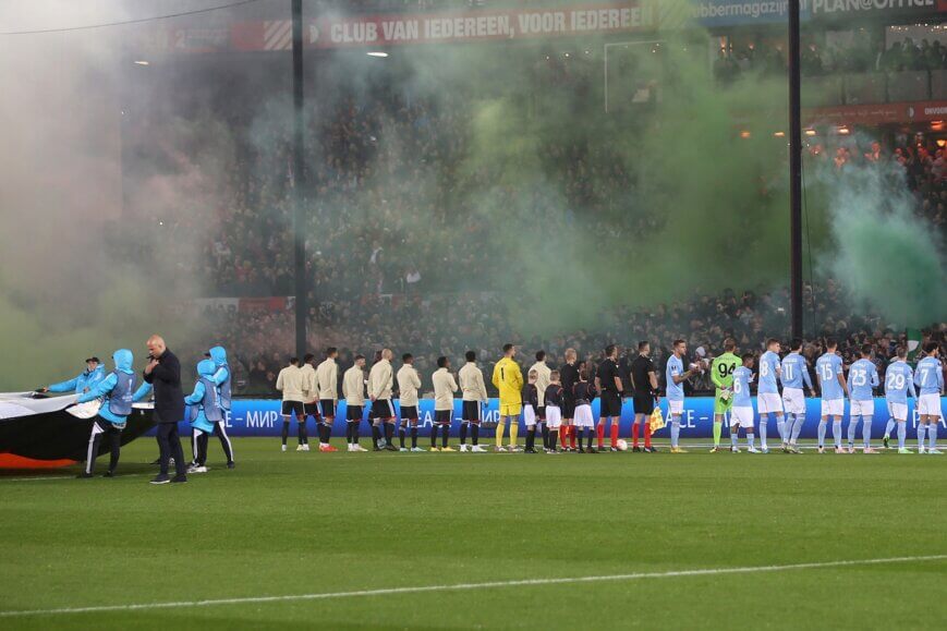 Foto: ‘Arne Slot maakt Feyenoord compleet belachelijk’