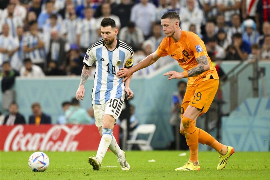 Foto: Weghorst kroop onder de huid van Messi: “Hij kent nu tenminste mijn naam”