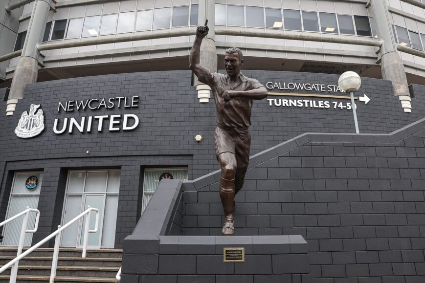 Standbeeld Alan Shearer bij Newcastle United