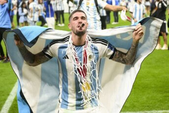 De Paul staat Messi ook naast het veld bij: “Bedankt aanvoerder”