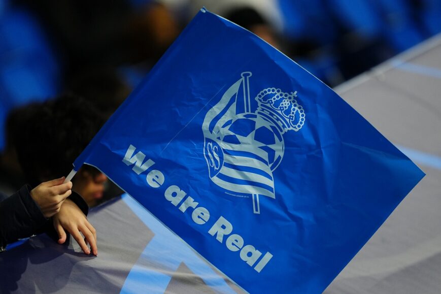Real Sociedad-logo op vlag