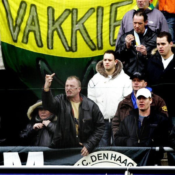 Foto: John van Zweden werd verdacht van ADO-bom in Ajax-stadion