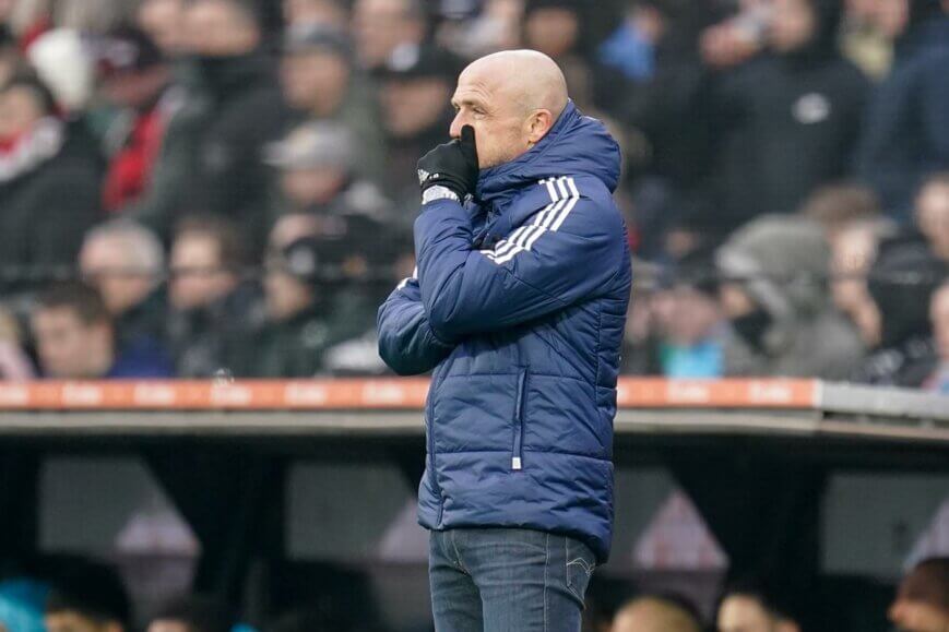 Foto: ‘Ajax-trainer Alfred Schreuder keihard genaaid’