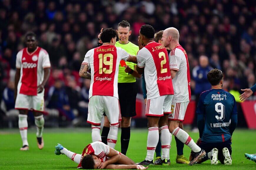 Foto: ‘Bizarre actie van teamgenoten Ajax’