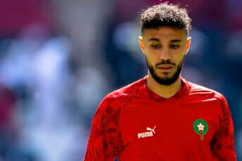 Mazraoui maakt indruk bij rentree voor Marokko: ‘Waanzinnig’