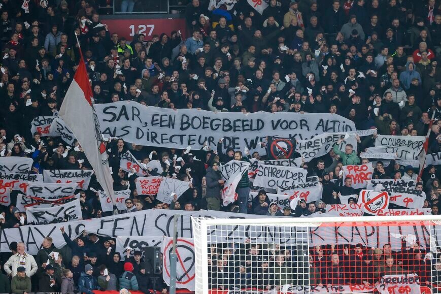 Foto: Ajax-fans maken keihard statement
