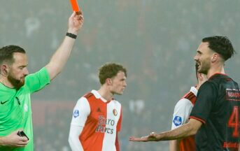 ‘Belachelijke beslissing’ zet Feyenoord-NEC op z’n kop: “Genaaid!”