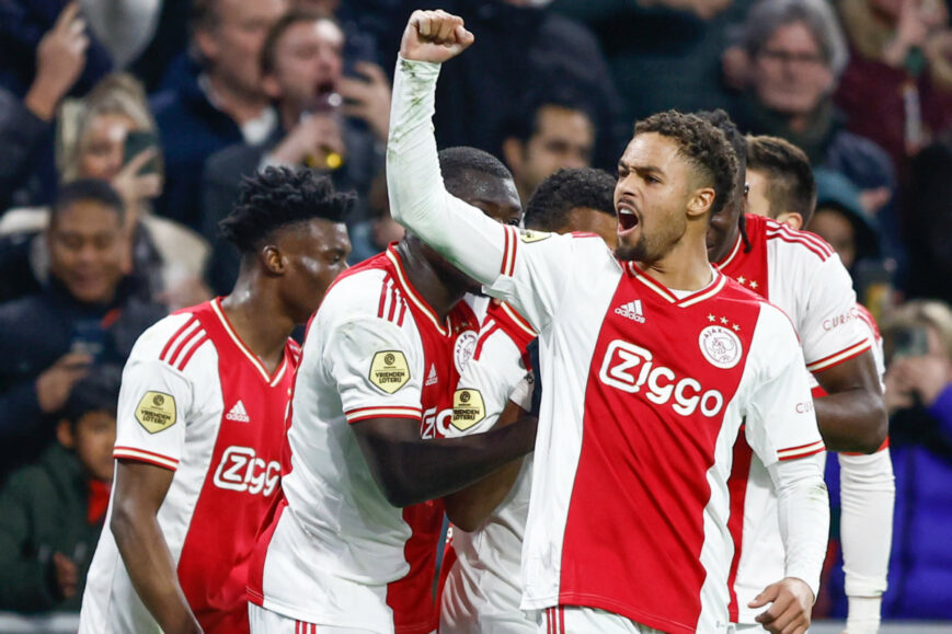 Foto: Ajax-fans woedend om wie er captain is zondag: “Onze slechtste speler”