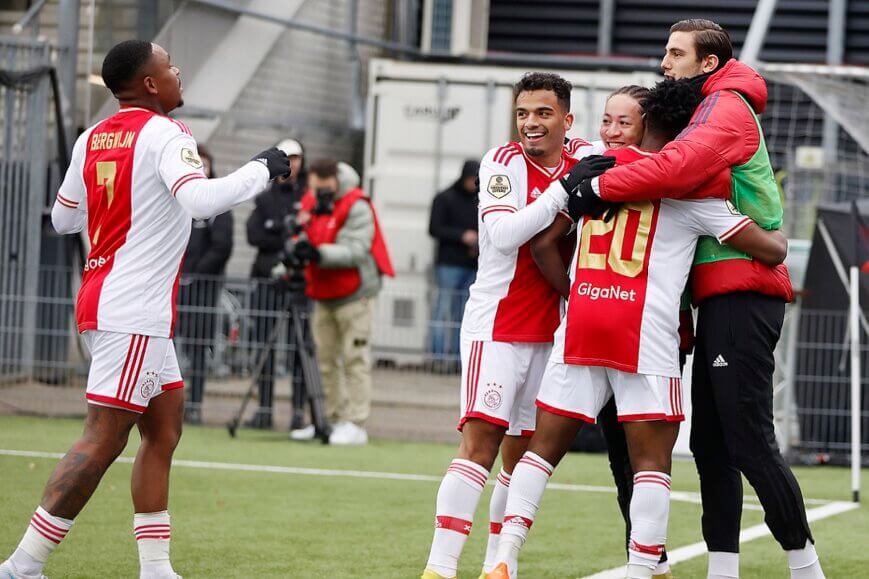 Foto: ‘Ajax móét tien miljoen euro aftikken’