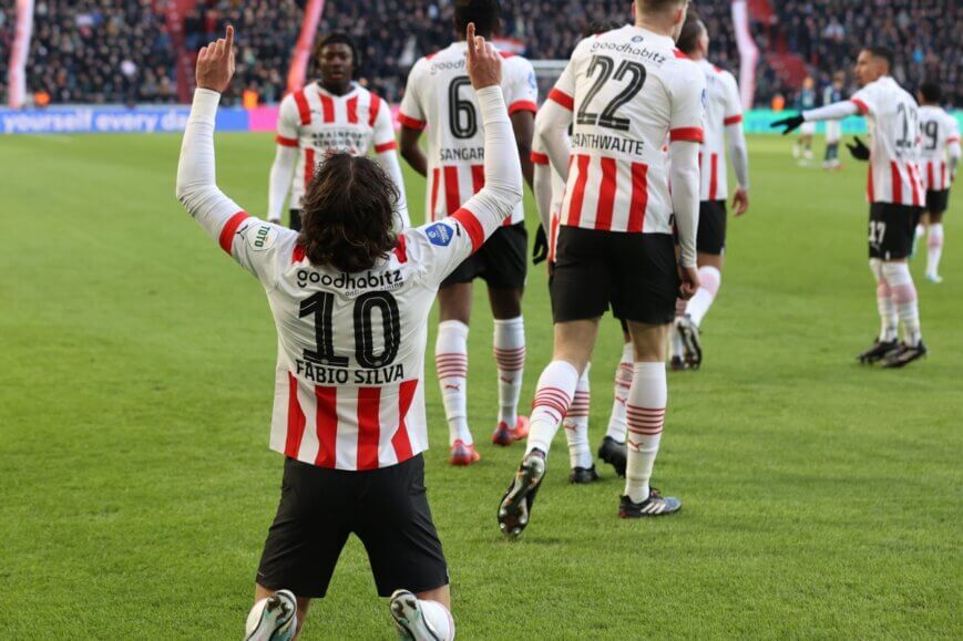 Foto: Van der Vaart verdedigt PSV’er: “Ongelooflijk, zo negatief”