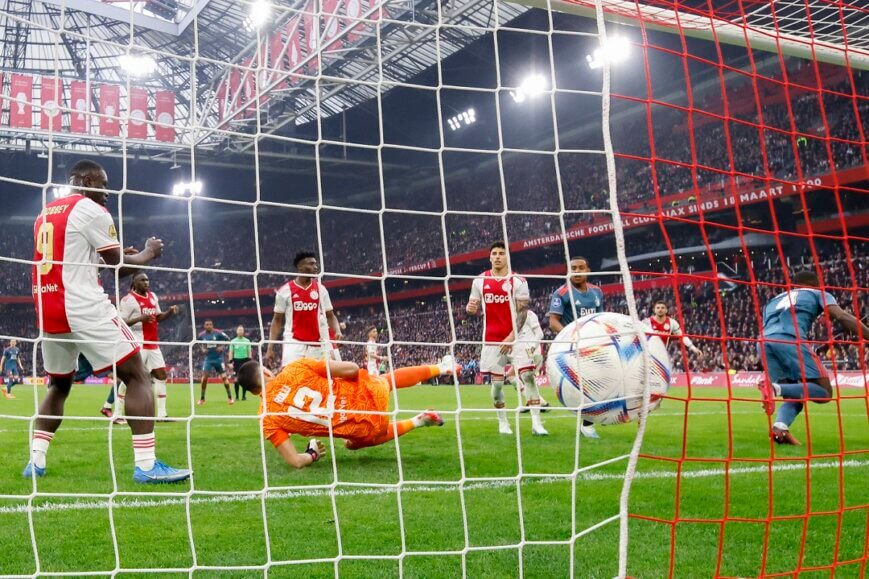 Foto: Nieuw dieptepunt: Ajax-‘fans’ laten zelfs wedstrijd Feyenoord Amateurs afgelasten