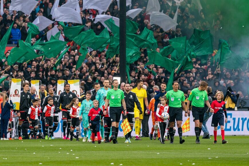 Foto: Weinig warm welkom voor Feyenoord in Amsterdam