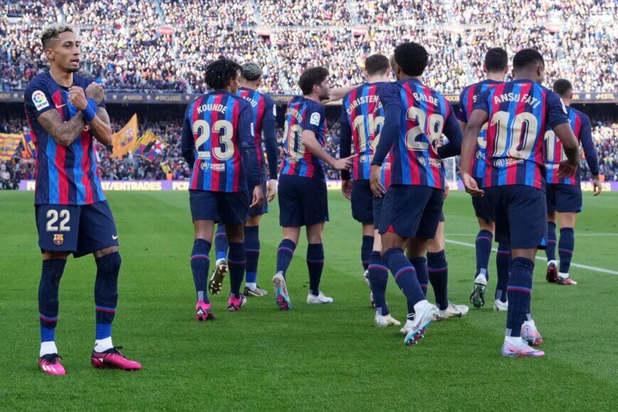 Foto: Gemiste strafschop komt tienkoppig Barça niet duur te staan