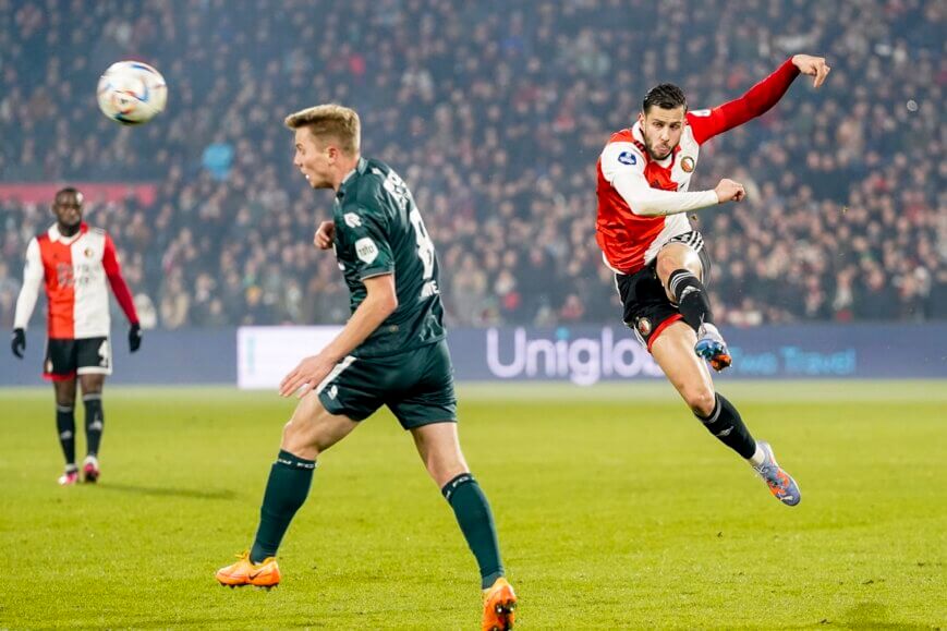 Foto: Late goal Idrissi redt Feyenoord tegen tien man Groningen