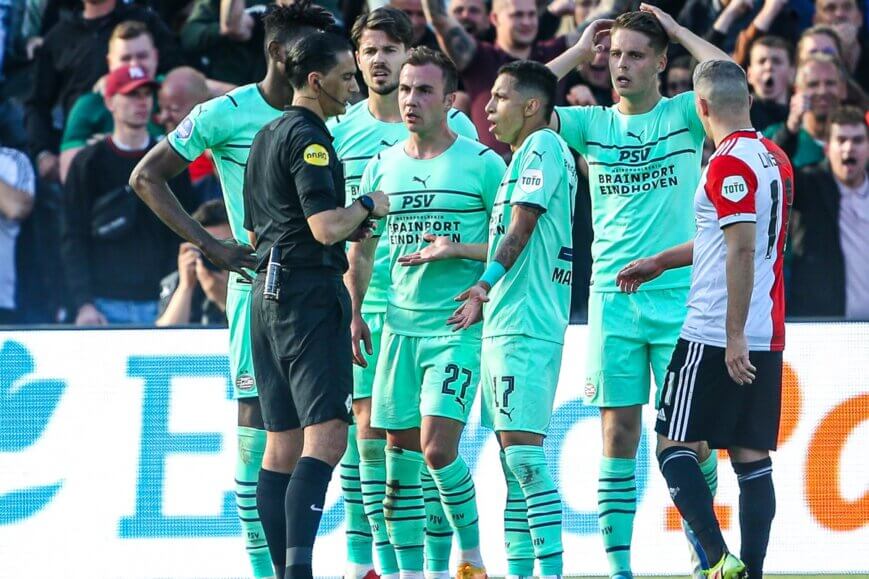 Foto: Gözübüÿük nog altijd ontstemd over reprimande KNVB na Feyenoord-PSV