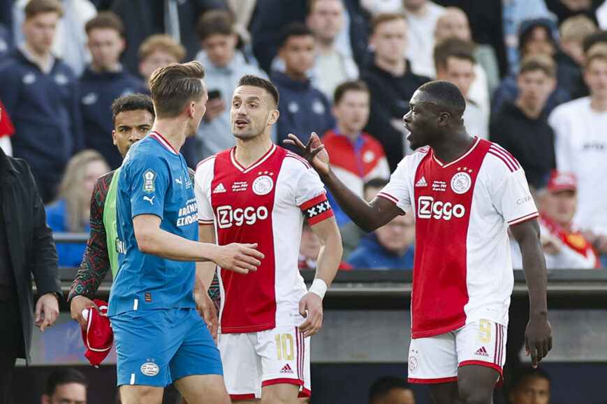 Foto: Driessen gaat los over spelers Ajax en PSV