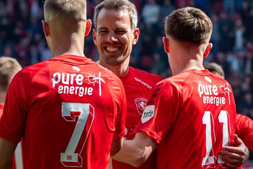 Foto: Twente wint van Vitesse, Emmen is Cambuur de baas